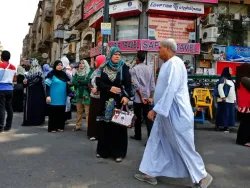 مصر تستهدف خفض نسبة السكان تحت خط الفقر إلى 30% في هذا الموعد